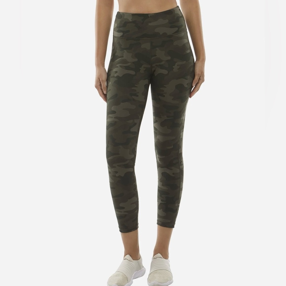 Danskin Olive Camo 7/8 Legging